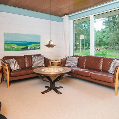 Tranquil Retreat With - By Traum Holiday home
